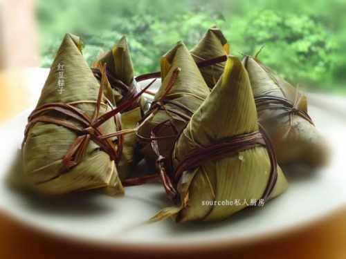 广州红豆碱水粽的做法(广式甜糯米粽最正宗的做法)